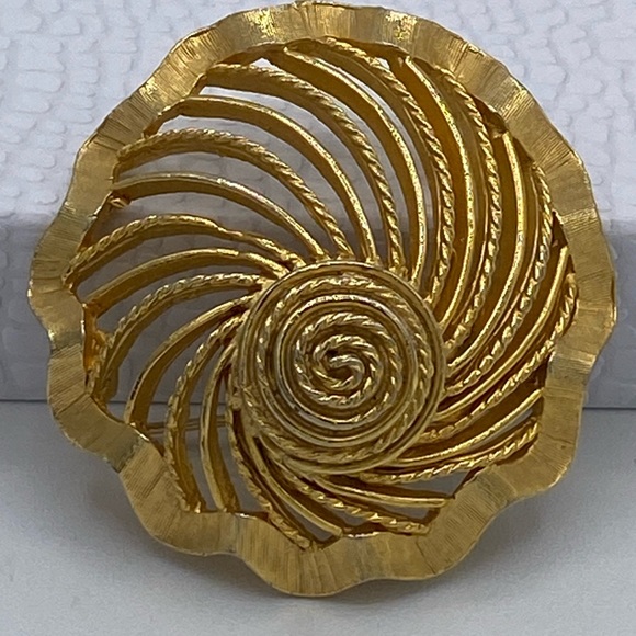 Large Vintage Signed ART Arthur Pepper Gold Toned Textured Sea Shell Brooch - Picture 5 of 5